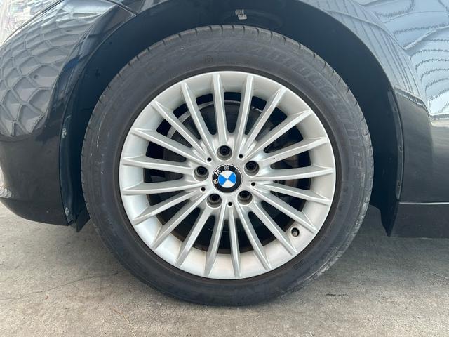 ３シリーズ ３２０ｄツーリング　ラグジュアリー　後期最終型　クリーンディーゼル　セーフティＡＣＣ　ブラックレザーシート　禁煙車　ハンズフリー電動トランク　純正ナビＢＴ　バックカメラ　ＬＫＡ　ＢＳＭ　ＬＥＤライト　正規ディーラー車（12枚目）