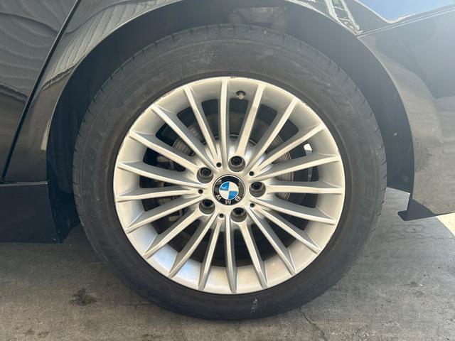 ３シリーズ ３２０ｄツーリング　ラグジュアリー　後期最終型　クリーンディーゼル　セーフティＡＣＣ　ブラックレザーシート　禁煙車　ハンズフリー電動トランク　純正ナビＢＴ　バックカメラ　ＬＫＡ　ＢＳＭ　ＬＥＤライト　正規ディーラー車（13枚目）