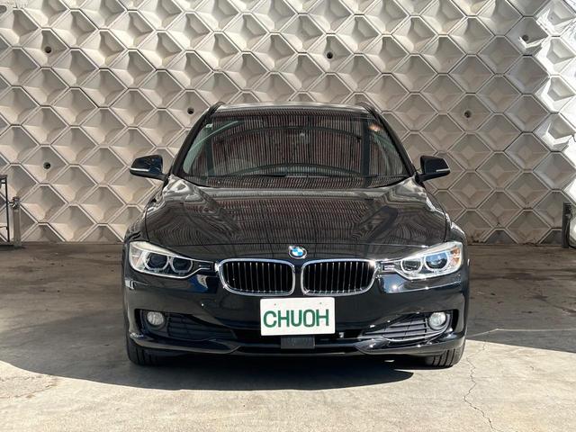 ヘッドライトはとても明るいキセノンライトでオートライト付きです。