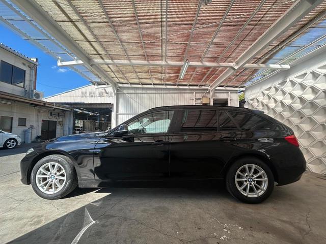 リアはスモークフィルム施工済みのお車で日差しの強い日も安心です。