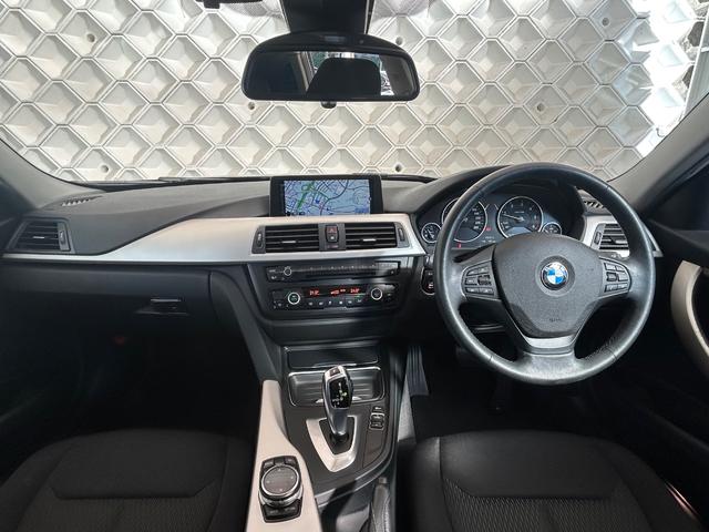 ３２０ｄツーリング専用のインパネはおしゃれなだけでなく、安心・安全に作られています。まずは、お座り下さい。運転している感覚がつかめると思います。