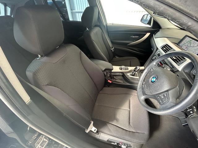 女性の御客様でタバコの匂いを嫌がる方も多いですよね。禁煙車なので嫌な匂いもしませんし、タバコのこげ跡もありません。