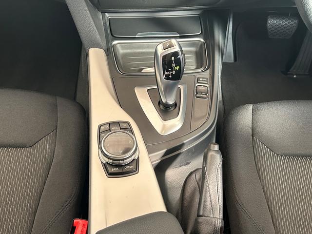 通常のオートマ走行の他にご自身で変速も可能なマニュアルモード付です。