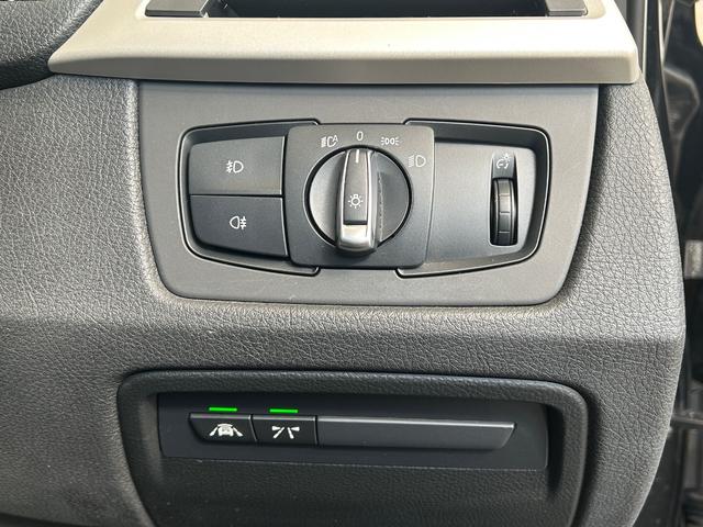 オートライト、レーダーセーフティブレーキ、アダクティブクルーズコントロール、レーンキープアシスト機能付きのお車です。