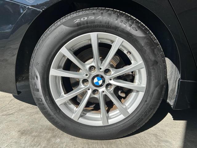 おしゃれな専用アルミホイル装着車です。