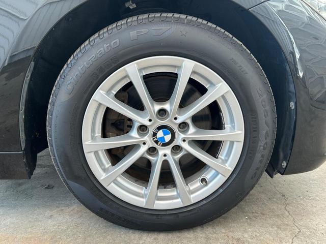 おしゃれな専用アルミホイル装着車です。