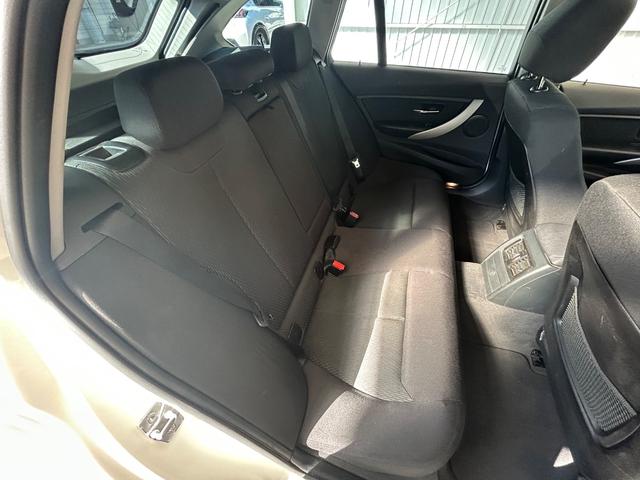 ３シリーズ ３２０ｄツーリング　禁煙車　インテリジェントセーフティ　ハンズフリー電動トランク　クリーンディーゼル　純正ナビ　ブルートゥース　オプション地デジＴＶ　バックカメラ　ソナー　コンフォートアクセス　正規ディーラー車（19枚目）