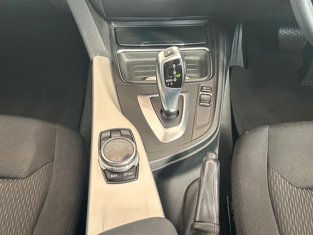 ３シリーズ ３２０ｄツーリング　禁煙車　インテリジェントセーフティ　ハンズフリー電動トランク　クリーンディーゼル　純正ナビ　ブルートゥース　オプション地デジＴＶ　バックカメラ　ソナー　コンフォートアクセス　正規ディーラー車（24枚目）