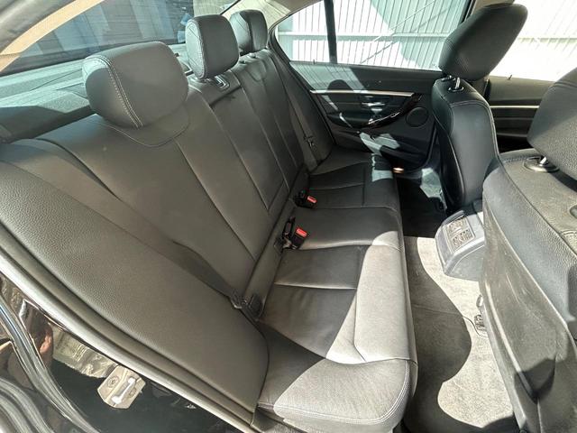 ３シリーズ ３２０ｉラグジュアリー　後期最終型　ＡＩＳ鑑定４．５点　禁煙車　インテリジェントセーフティ　ＡＣＣ　ＢＳＭ　ＬＫＡ　黒革シート　純正ナビ　ブルートゥース　バックカメラ　全方位ソナー　正規ディーラー車　記録簿付き（19枚目）