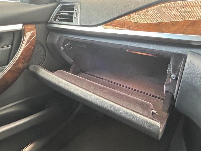 ３シリーズ ３２０ｉラグジュアリー　後期最終型　ＡＩＳ鑑定４．５点　禁煙車　インテリジェントセーフティ　ＡＣＣ　ＢＳＭ　ＬＫＡ　黒革シート　純正ナビ　ブルートゥース　バックカメラ　全方位ソナー　正規ディーラー車　記録簿付き（29枚目）