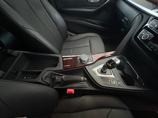 3シリーズ 320iラグジュアリー 後期最終型 AIS鑑定5点 禁煙車 ディーラー記録簿 インテリジェントセーフティ ACC BSM LKA 黒革シート コンフォートアクセス 純正ナビ BT バックカメラ 全方位ソナー ミラーETC(25枚目)