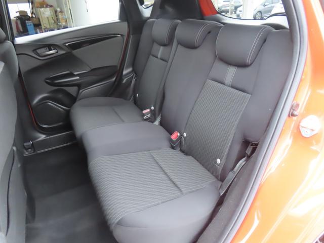 フィットハイブリッド Ｓホンダセンシング　ワンオーナー車　純正メモリーナビ　フルセグテレビ　バックカメラ　ＥＴＣ車載器　ホンダセンシング　スマ－トキ－　ナビＴＶ　アクティブクルーズコントロール　パワーウインドウ　ドライブレコーダ　ＤＶＤ再生（13枚目）