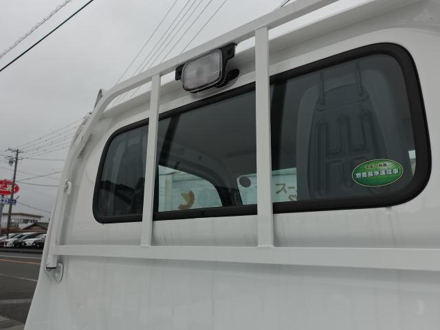 アタック /4WD/デフロック/ガードパイプ付き鳥居/5MT/3方開/作業灯/ラジオ/エアコン/パワステ/届出済未使用車(9枚目)