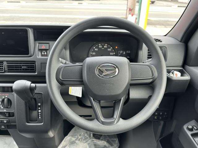 クルーズ CVT スマートアシスト 電動格納式カラードドアミラー スーパーUV&IRカットガラス 撥水フルファブリックシート表皮 大型LED荷室灯 スマートキー 届出済未使用車(9枚目)