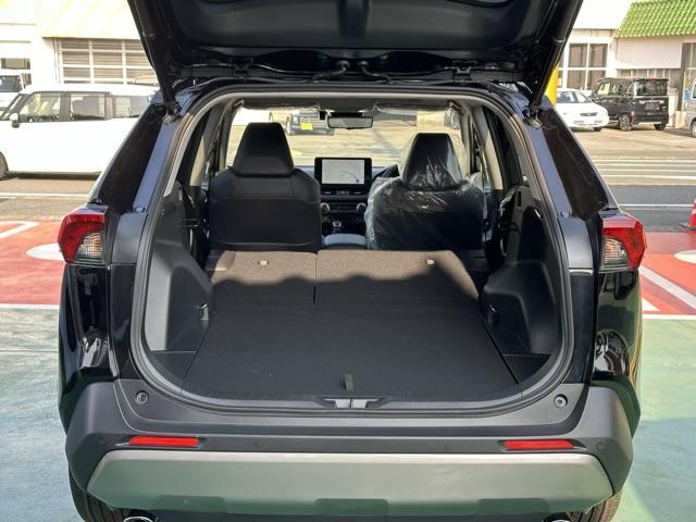 ＲＡＶ４ Ｇ　Ｚパッケージ　１０．５インチディスプレイオーディオＰｌｕｓ　パノラマムーンルーフ　デジタルインナーミラー　ステアリングヒーター　快適温熱シート＋シートベンチレーション　パノラミックビューモニター　登録済未使用車（19枚目）