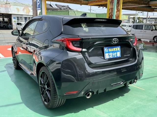 ＧＲヤリス ＲＺ　ハイパフォーマンス　走行距離２，０５４ｋｍ　ＧＲ－ＦＯＵＲ（４ＷＤ）　６ＭＴ　ディスプレイオーディオ　ＥＴＣ２．０　ＪＢＬサウンドシステム　シートヒーター　ステアリングヒーター　ＢＢＳ製鍛造１８インチアルミホイール（5枚目）