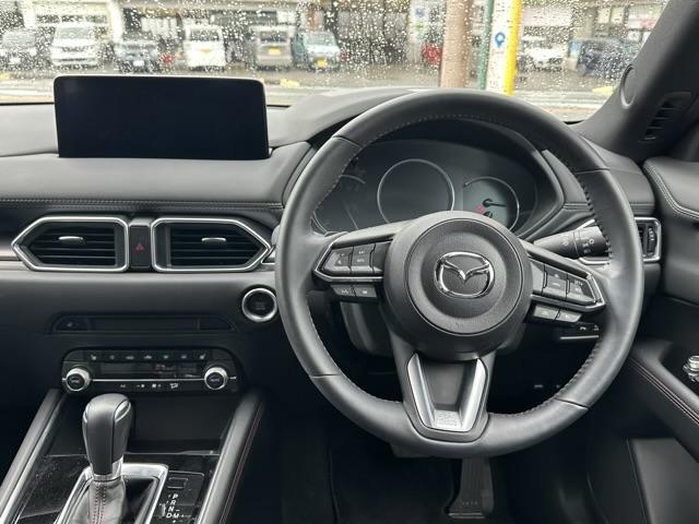 ＣＸ－５ ＸＤ　スポーツアピアランス　走行距離９，３３９ｋｍ　アドバンストスマートシティブレーキサポート　運転席１０Ｗａｙパワーシート＆ドライビングポジションメモリー機能　アドバンストキーレスエントリーシステム　シートヒーター（12枚目）