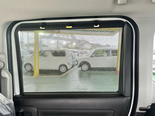 スペーシアカスタム ハイブリッドＧＳ　スマートキー　片側パワースライドドア　ＬＥＤヘッドライト　フルオートエアコン　シートヒーター　ロールサンシェード　電気式パーキングブレーキ　ＵＳＢ充電ソケット　クルーズコントロール　届出済未使用車（10枚目）