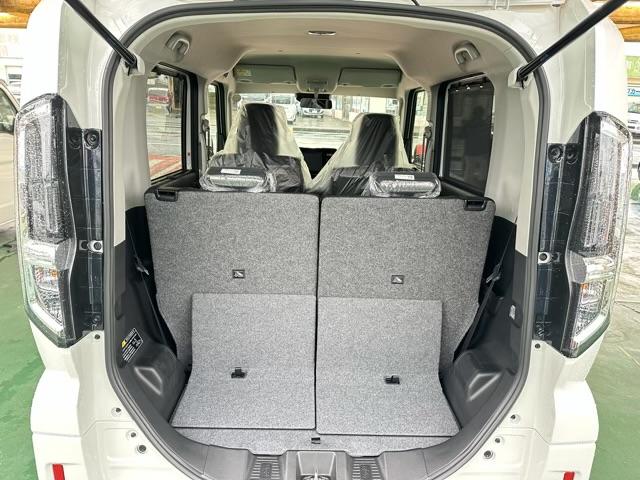 スペーシアカスタム ハイブリッドＧＳ　スマートキー　片側パワースライドドア　ＬＥＤヘッドライト　フルオートエアコン　シートヒーター　ロールサンシェード　電気式パーキングブレーキ　ＵＳＢ充電ソケット　クルーズコントロール　届出済未使用車（11枚目）