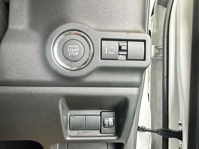 スペーシアカスタム ハイブリッドＧＳ　スマートキー　片側パワースライドドア　ＬＥＤヘッドライト　フルオートエアコン　シートヒーター　ロールサンシェード　電気式パーキングブレーキ　ＵＳＢ充電ソケット　クルーズコントロール　届出済未使用車（17枚目）