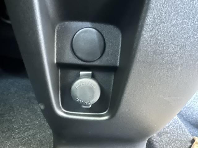 スペーシアカスタム ハイブリッドＧＳ　スマートキー　片側パワースライドドア　ＬＥＤヘッドライト　フルオートエアコン　シートヒーター　ロールサンシェード　電気式パーキングブレーキ　ＵＳＢ充電ソケット　クルーズコントロール　届出済未使用車（26枚目）