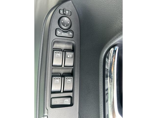 タント カスタムＸ　パノラマアップグレードパック　スマートキー　ＬＥＤヘッドライト　両側パワースライドドア　ロールサンシェード　シートバックテーブル　　フルオートエアコン　シートヒーター　届出済未使用車（17枚目）