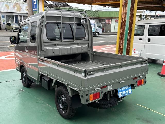 スーパーキャリイ Ｘリミテッド　２ＷＤ　４ＡＴ　特別仕様車　専用フロントガーニッシュ　専用サイドデカール　ＬＥＤヘッドランプ＆フォグランプベゼル（ブラック塗装）専用スチールホイール（ブラック塗装）　キーレス　パワーウィンドー（5枚目）