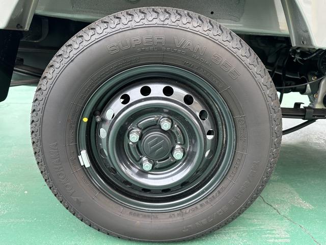 スーパーキャリイ Ｘリミテッド　２ＷＤ　４ＡＴ　特別仕様車　専用フロントガーニッシュ　専用サイドデカール　ＬＥＤヘッドランプ＆フォグランプベゼル（ブラック塗装）専用スチールホイール（ブラック塗装）　キーレス　パワーウィンドー（14枚目）