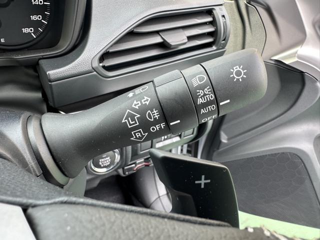 インプレッサ ＳＴ　４ＷＤ　純正ナビゲーション　バックカメラ　スマートキー　ＬＥＤヘッドライト　フルオートエアコン　シートヒーター　ハンドルヒーター　電気式パーキングブレーキ　革巻きハンドル　オートクルーズコントロール（18枚目）