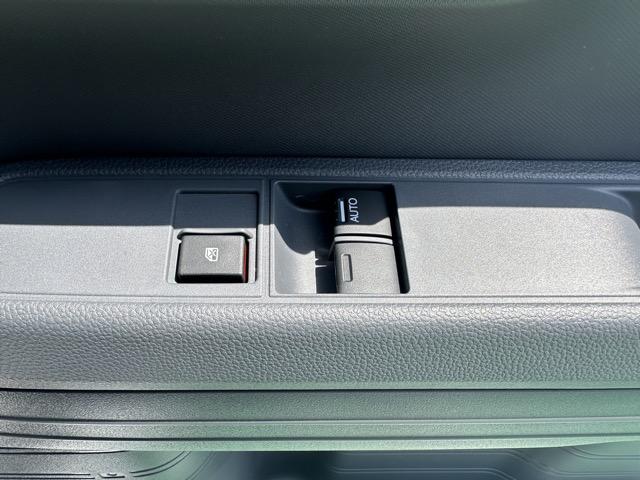 Ｎ－ＶＡＮ Ｇ　２ＷＤ　ＣＶＴ　ホンダセンシング　マルチリフレクターハロゲンヘッドライト　運転席用＆助手席用ｉ－ＳＲＳエアバッグシステム　アクセサリーソケット（ＤＣ１２Ｖ）　ユーティリティーナット　届出済未使用車（14枚目）