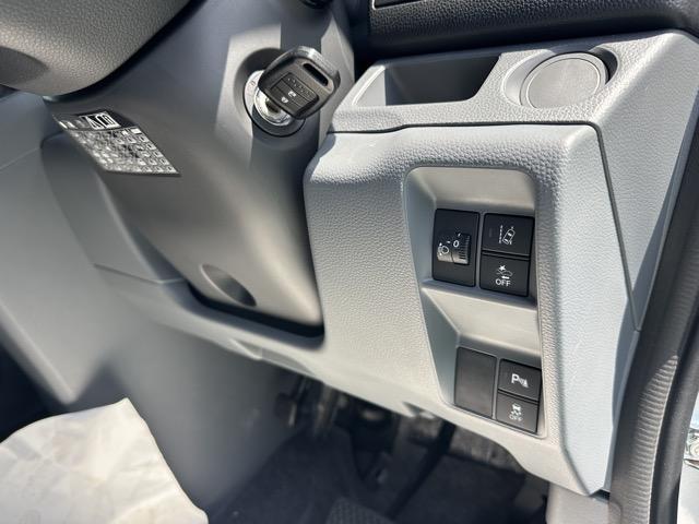 Ｎ－ＶＡＮ Ｇ　２ＷＤ　ＣＶＴ　ホンダセンシング　マルチリフレクターハロゲンヘッドライト　運転席用＆助手席用ｉ－ＳＲＳエアバッグシステム　アクセサリーソケット（ＤＣ１２Ｖ）　ユーティリティーナット　届出済未使用車（15枚目）