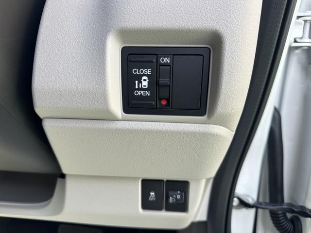 Ｎ－ＢＯＸ ベースグレード　ホンダセンシング　プロジェクター式フルＬＥＤヘッドライト　電子制御パーキングブレーキ　オートブレーキホールド機能　パワースライドドア　ＴＦＴ液晶メーター　運転席＆助手席シートヒーター　ディーラー試乗車（17枚目）