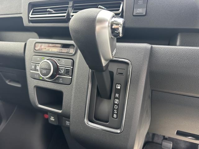 アトレー ＲＳ　４ＷＤ　スマートキー　ＬＥＤヘッドライト　両側パワースライドドア　オートエアコン　ＵＳＢ充電ソケット　電動格納ドアミラー　パワーウィンドー　オートクルーズコントロール　ルーフコンソール　届出済未使用車（24枚目）