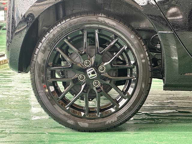 Ｎ－ＯＮＥ ＲＳ　６ＭＴ　ホンダセンシング　ＬＥＤヘッドランプ　本革巻ステアリング　電子制御パーキングブレーキ　バックカメラ　運転席・助手席シートヒーター　ＲＳ専用エクステリア＆インテリア　届出済未使用車（14枚目）