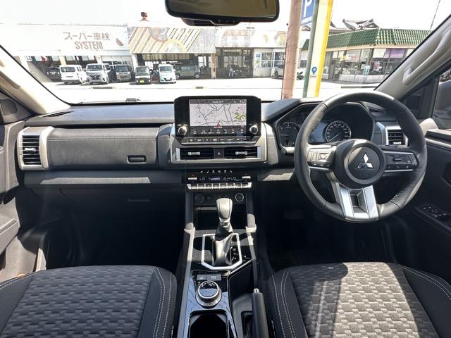 トライトン ＧＬＳ　走行距離８００ｋｍ　４ＷＤ　ｅ－Ａｓｓｉｓｔ　スマートフォン連携９インチナビゲーション　ＬＥＤヘッドライト　本革巻ステアリング　電動格納式ヒーテッドドアミラー　シートヒーター　ステアリングヒーター（7枚目）
