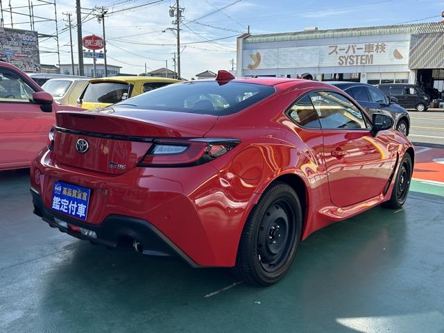 ＧＲ８６ ＲＣ　走行距離１５ｋｍ　６ＭＴ　Ｄ型　ＬＥＤヘッドランプ　ファブリックシート表皮　本革巻ステアリング　デュアルエキゾーストパイプ　防眩インナーミラー　液晶メーター　クルーズコントロール　登録済未使用車（9枚目）