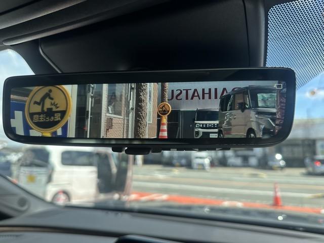 クラウン Ｚ　ブラックパッケージ（専用アルミホイール　モール類漆黒メッキ加飾）　ナビゲーション　パノラマカメラ　ＥＴＣ　デジタルインナーミラー　シートヒーター＆ベンチレーション　ロールサンシェード　アシストグリップ（34枚目）