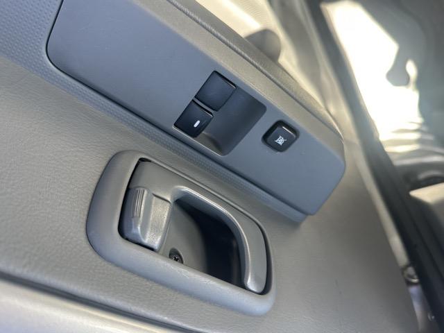 ミニキャブ・ミーブ ＣＤ　１６．０ｋｗｈ　４シーター　純正ラジオ　キーレス　前側パワーウィンドー　シートヒーター　両側スライドドア　オートライト　エアコン　パワステ（15枚目）