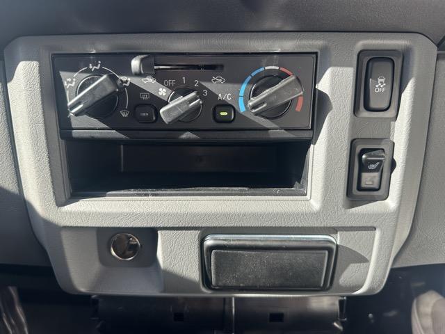 ミニキャブ・ミーブ ＣＤ　１６．０ｋｗｈ　４シーター　純正ラジオ　キーレス　前側パワーウィンドー　シートヒーター　両側スライドドア　オートライト　エアコン　パワステ（18枚目）