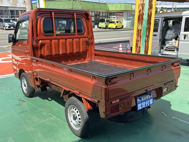 ハイゼットトラック スタンダード　２ＷＤ　ＡＴ車　純正ラジオ　オートライト　荷台マット　ゲートプロテクター　エアコン　パワステ（5枚目）
