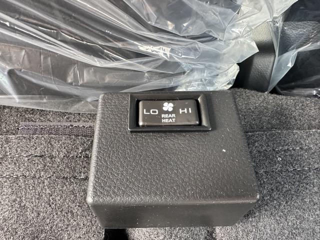 キャンター Ｗキャブ　２ｔ　５ＭＴ　バックカメラ　スマートキー　ＬＥＤヘッドライト　液晶メーター　パワーウィンドー　純正オーディオ　電動格納ドアミラー　フォグランプ　アイドリングストップ（9枚目）