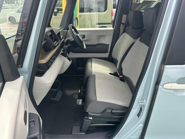 Ｎ－ＢＯＸ ファッションスタイル　コンフォートパッケージ装着車／運転席・助手席シートヒーター　パワースライドドア　リアセンターアームレスト　シートバックテーブル　オートリトラミラー　ホンダセンシング　ＬＥＤヘッドライト　届出済未使用車（6枚目）