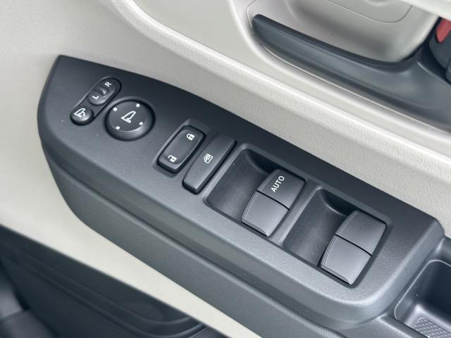 Ｎ－ＢＯＸ ファッションスタイル　コンフォートパッケージ装着車／運転席・助手席シートヒーター　パワースライドドア　リアセンターアームレスト　シートバックテーブル　オートリトラミラー　ホンダセンシング　ＬＥＤヘッドライト　届出済未使用車（17枚目）