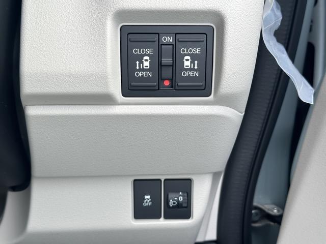 Ｎ－ＢＯＸ ファッションスタイル　コンフォートパッケージ装着車／運転席・助手席シートヒーター　パワースライドドア　リアセンターアームレスト　シートバックテーブル　オートリトラミラー　ホンダセンシング　ＬＥＤヘッドライト　届出済未使用車（18枚目）