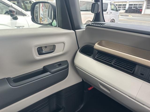 Ｎ－ＢＯＸ ファッションスタイル　コンフォートパッケージ装着車／運転席・助手席シートヒーター　パワースライドドア　リアセンターアームレスト　シートバックテーブル　オートリトラミラー　ホンダセンシング　ＬＥＤヘッドライト　届出済未使用車（22枚目）