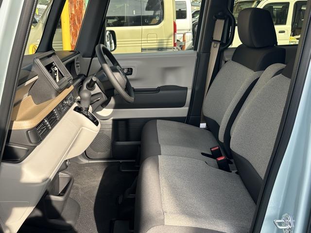 Ｎ－ＢＯＸ ファッションスタイル　コンフォートパッケージ装着車／シートヒーター　パワースライドドア　リアセンターアームレスト　シートバックテーブル　オートリトラミラー　ホンダセンシング　ＬＥＤヘッドライト　ディーラー試乗車（6枚目）