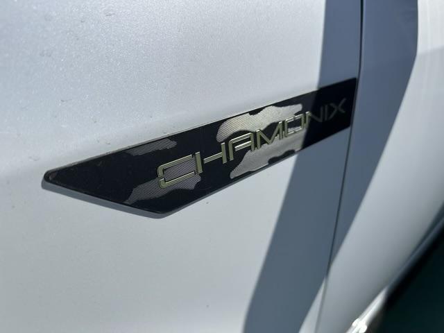 デリカＤ：５ シャモニー　７人乗り　特別仕様車　オリジナルナビ取付パッケージ装着車　ＣＨＡＭＯＮＩＸ専用装備／コンビネーションシート生地　木目調アクセントパネル　デカール　フロントグリル　アルミホイール（5枚目）