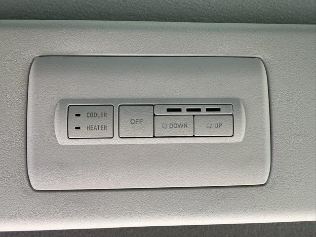 デリカＤ：５ シャモニー　７人乗り　特別仕様車　オリジナルナビ取付パッケージ装着車　ＣＨＡＭＯＮＩＸ専用装備／コンビネーションシート生地　木目調アクセントパネル　デカール　フロントグリル　アルミホイール（13枚目）