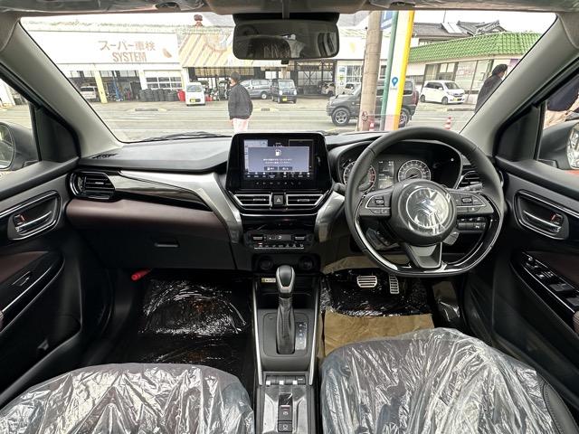 フロンクス ベースグレード　２ＷＤ　全方位モニター付メモリーナビゲーション　セーフティサポート　ＬＥＤヘッドランプ　アダプティブクルーズコントロール　電動パーキングブレーキ　シートヒーター　本革巻ステアリング　登録済未使用車（8枚目）