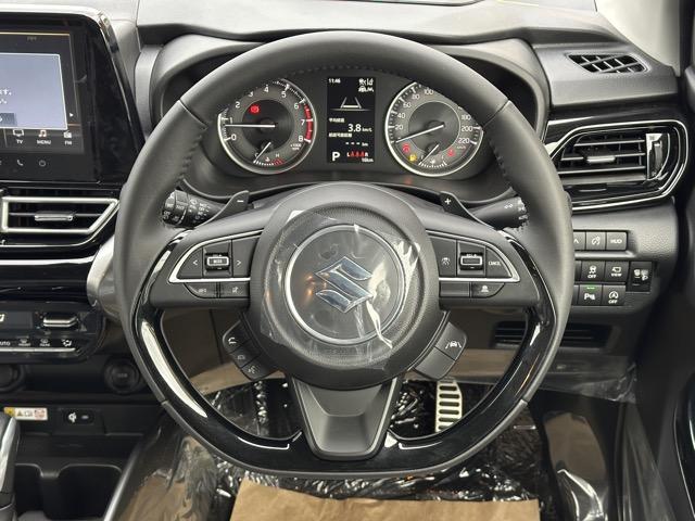 フロンクス ベースグレード　２ＷＤ　全方位モニター付メモリーナビゲーション　セーフティサポート　ＬＥＤヘッドランプ　アダプティブクルーズコントロール　電動パーキングブレーキ　シートヒーター　本革巻ステアリング　登録済未使用車（9枚目）